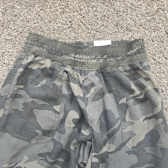 Camo print joggers, size medium. - Picture 2 of 5
